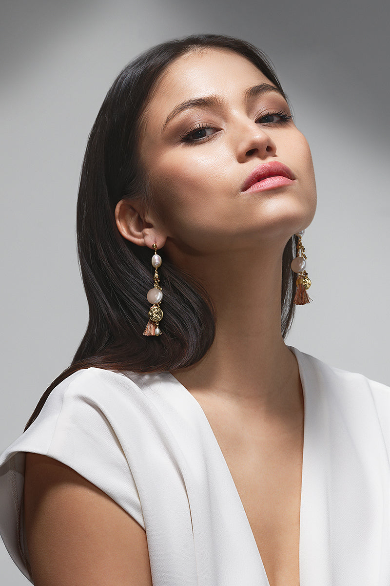 Boucles d'oreilles Carla topaze fumée à pompon avec perles d'eau douce et de cristal